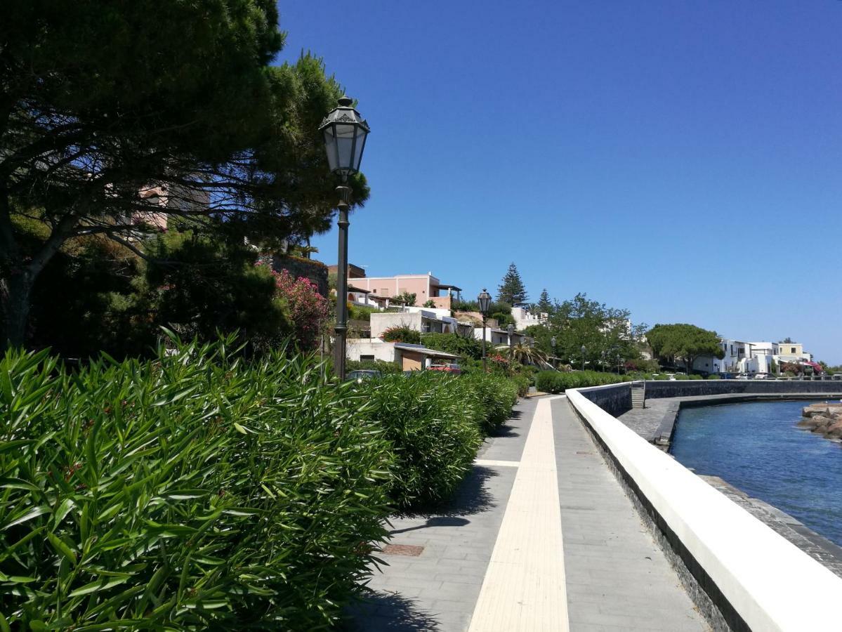 La Casa Di Via Lungomare Villa Santa Marina Salina Luaran gambar