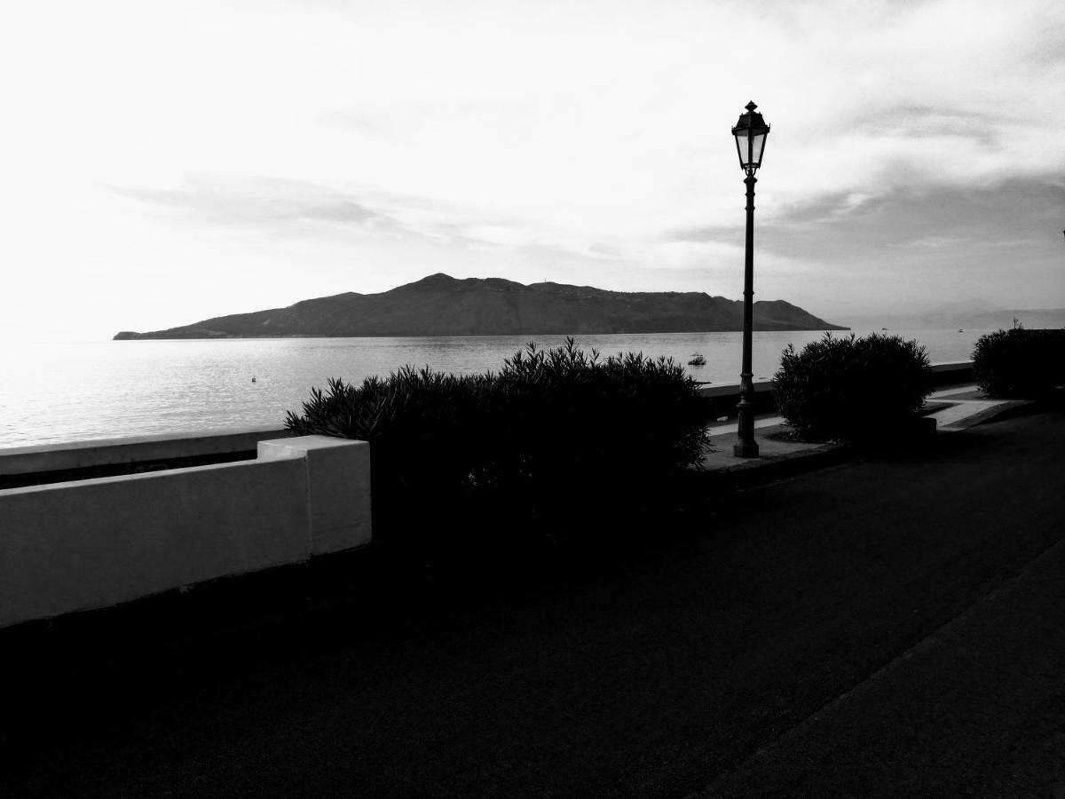 La Casa Di Via Lungomare Villa Santa Marina Salina Luaran gambar