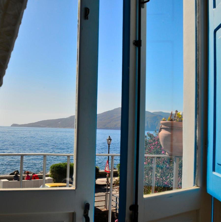 La Casa Di Via Lungomare Villa Santa Marina Salina Bilik gambar